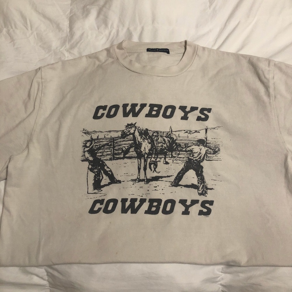 BRANDY MELVILLE COWBOYS T SHIRT